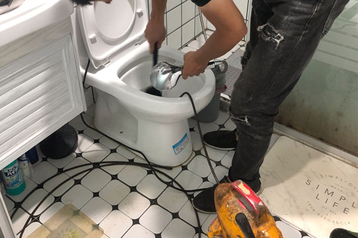 龙州马桶堵塞自己疏通还是找师傅?专业上门服务让你省时更省心